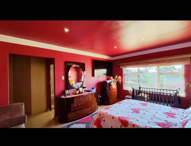 5 BEDROOM HOUSE FOR SALE IN PARKHAVEN